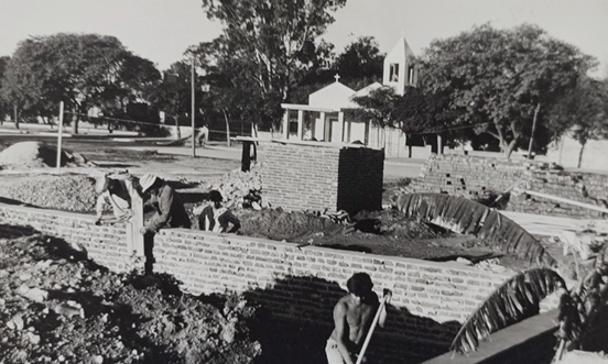 Preparación del terreno para la construcción del Templo de la Parroquia de Fátima.